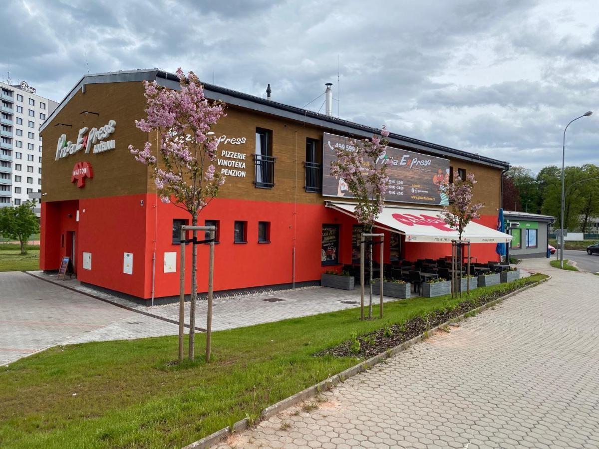 Penzion Kuzelna Трутнов Экстерьер фото
